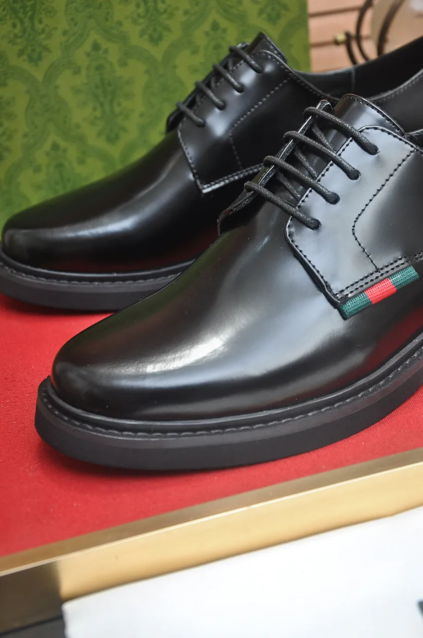 Men's shoes💰540💶Italy's top luxury men's shoe giant (GUCCI) (Gucci) (full cowhide lining) new arrival🍃Original European style🔰 Pleasant to the eye😍In order to make the shoes more durable and non-deformable🌀The production continues to follow traditional methods but there is still no lack of innovation💪Choose original sheepskin for the leather♻️ Smooth and natural And extra bright ⭐Made of imported cowhide, the first choice of rich people 38-45 (45 customized)